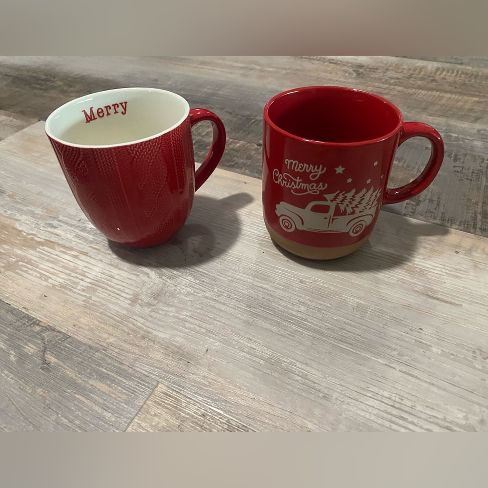 Red Christmas Mugs Set